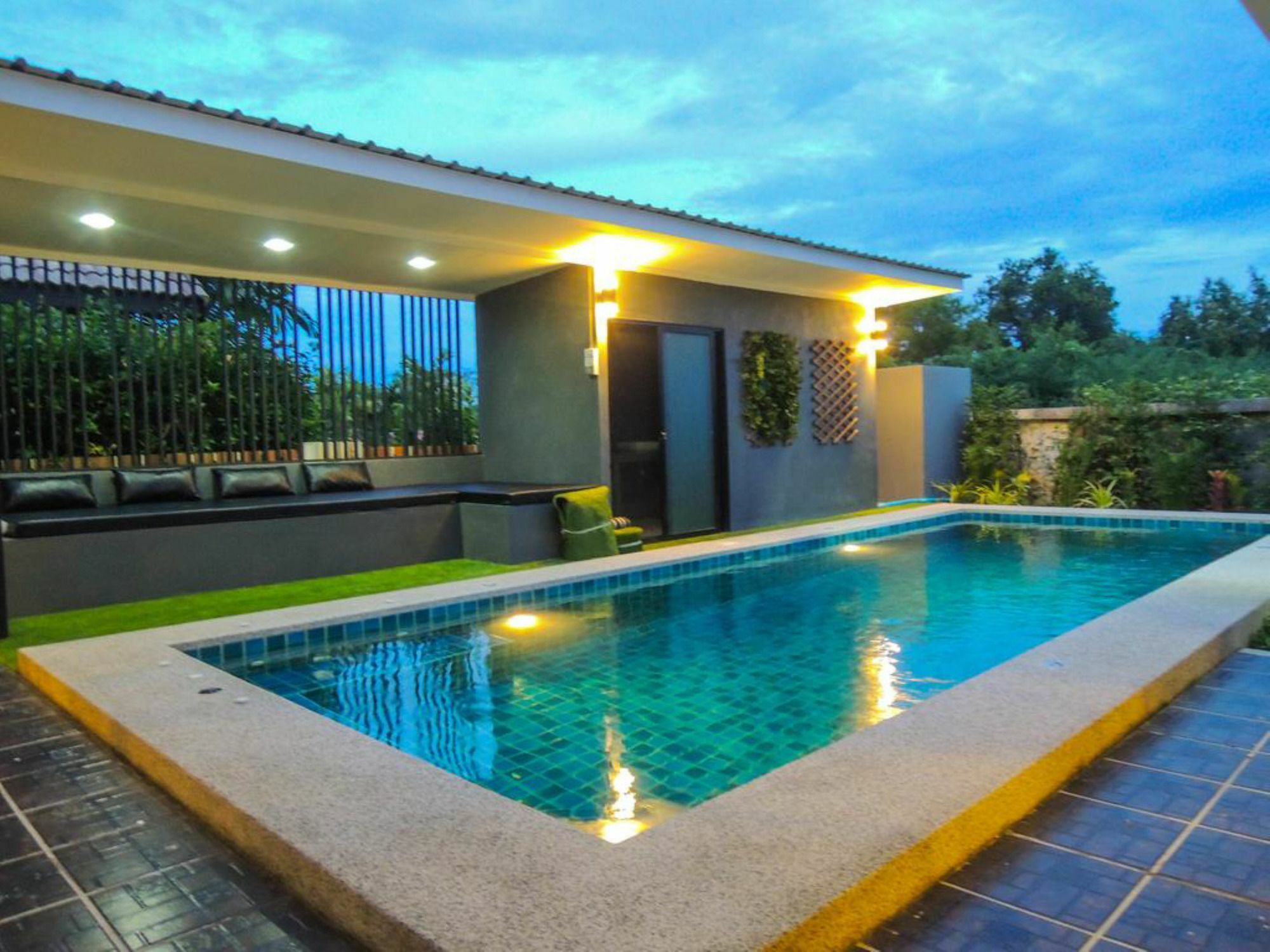 Villaer Sierra Pool 102 HHQ